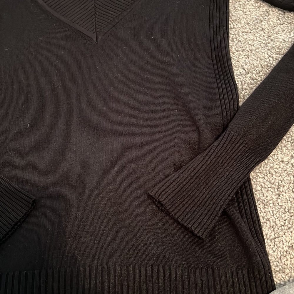 Express black v-neck light sweater size small - Picture 4 of 5